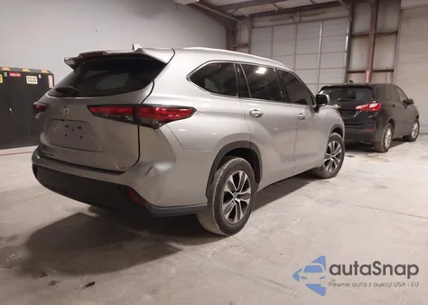 2022 Toyota Highlander Xle z USA, uszkodzony, nr VIN 5TDGZRAH8NS093867